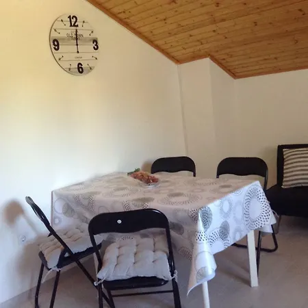 Apart Mani Di Lauro *